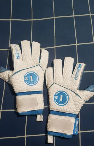 VENDO 2(DUAS) LUVAS DE GOLEIRO, TAMANHO 11.