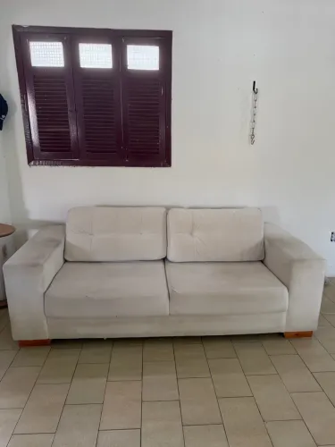 Sofá bom só precisa de uma limpeza 