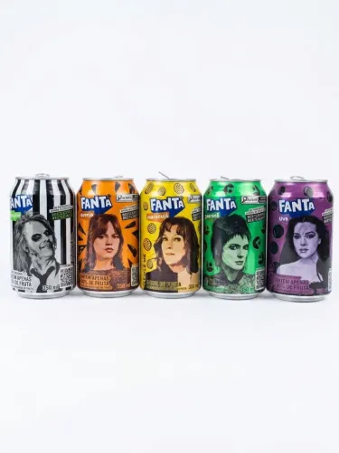 5 latas Fanta Beetlejuice vazias