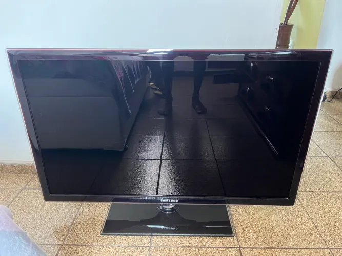 A Samsung Smart TV 40