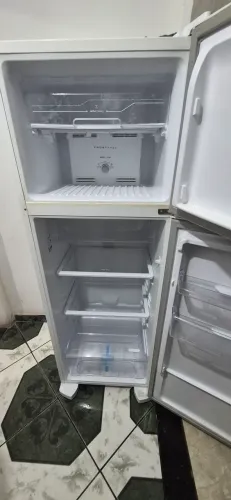 Geladeira electrolux Leia anúncio