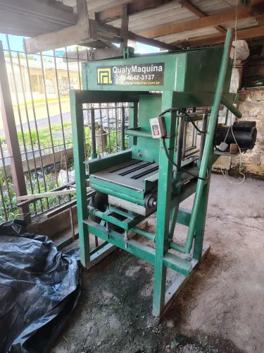 Máquina para fabricar blocos de cimento