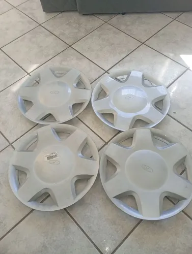 Vendo jogo de calota aro 13 do fiesta