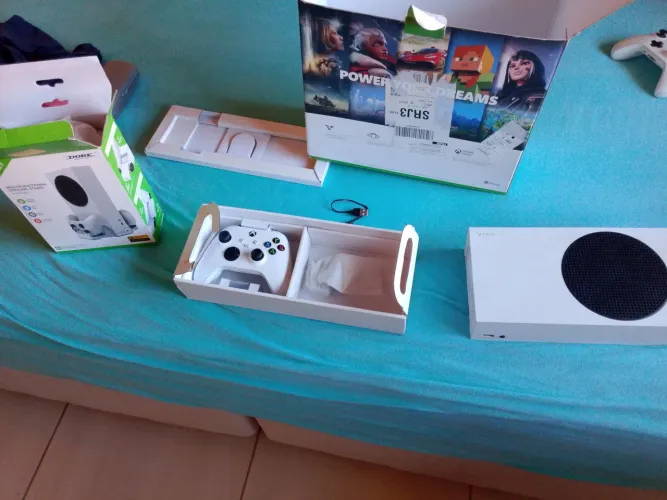Xbox séries S novo com 1 ano e 2 meses de uso