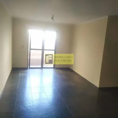 Apartamento para locação no Jardim Pinheiros com 3 quartos, 2 banheiros e sacada.