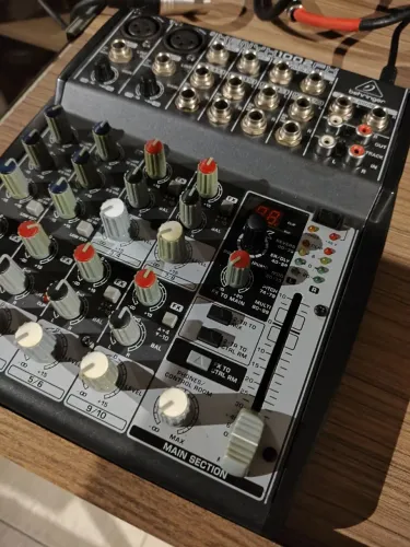 Mesa de som Behringer Xenyx 1002FX