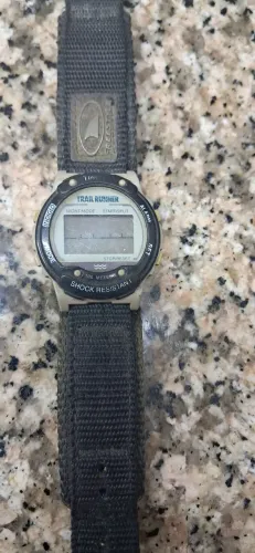 Relógio digital Timex Trail Runner.