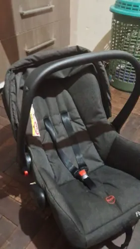 VENDE SE BEBÊ CONFORTO USADO 4 VEZES SOMENTE