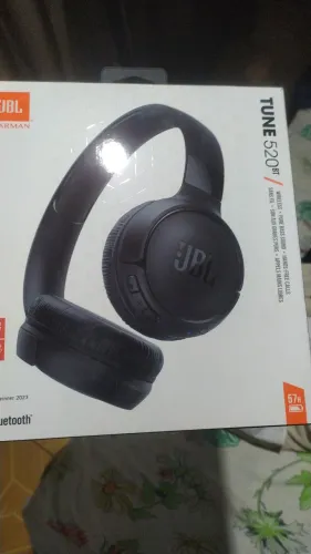 Caixa de som Alok e um fone JBL em ótimo estado
