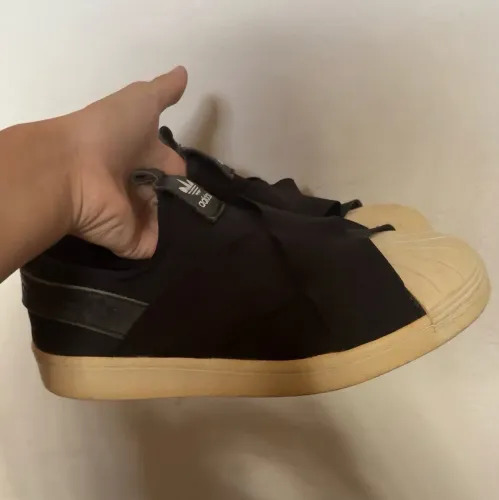 Tênis adidas 