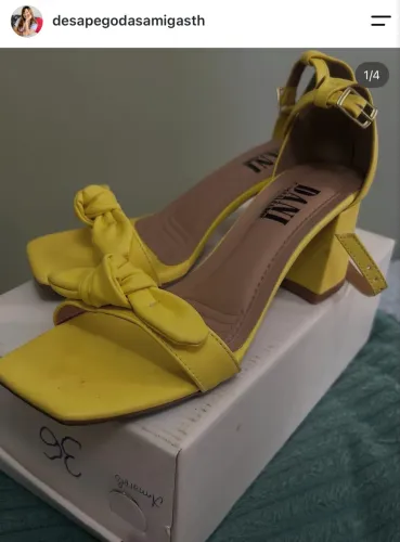 Sandália amarelo de laço. Usada 1 única vez. Ainda na caixa. TAM 36. R$50,00.