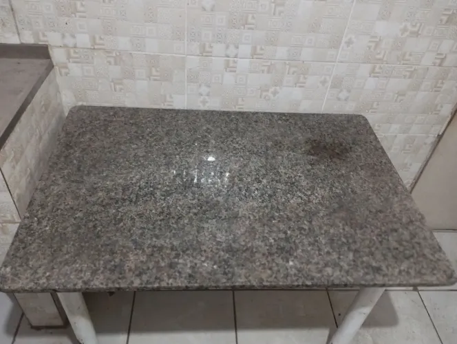 Tampa de mesa em granito 