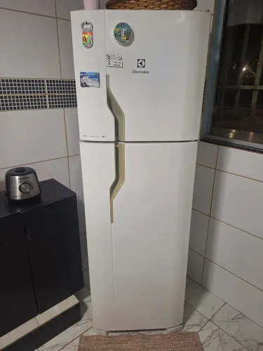 Geladeira Eletrolux 371L