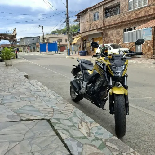 CB TWISTER 300f ABS 2023 dourada