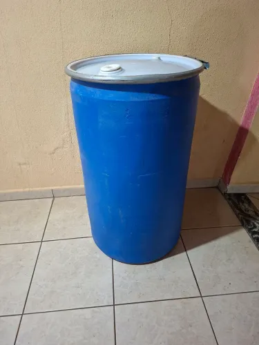 Tambor de plástico 200L. Tampa removível