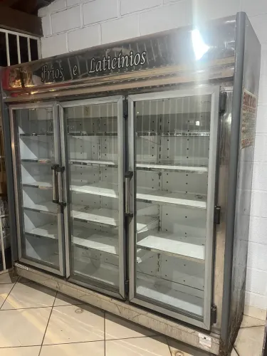 Geladeira para bebidas 3 portas