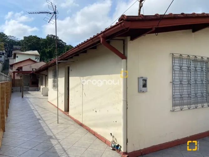 Casa a venda no Saco dos Limões