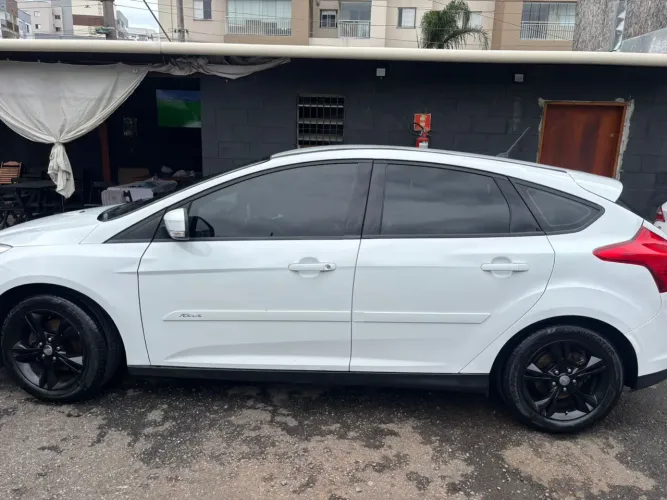 Ford Focus 1.6 S/1.6 SE Flex 16V 5P AUT 2015