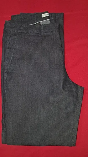 Calça Jeans masculina, bolso faça original Denim, corte tradicional! Bem Nova!!