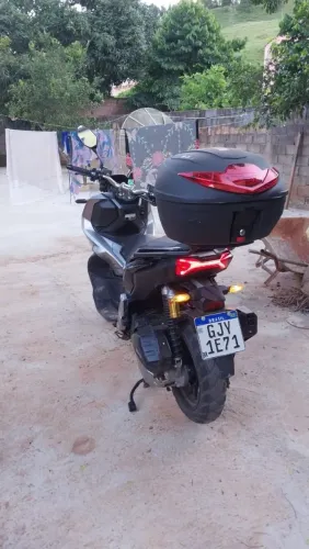 Moto pouca usada.