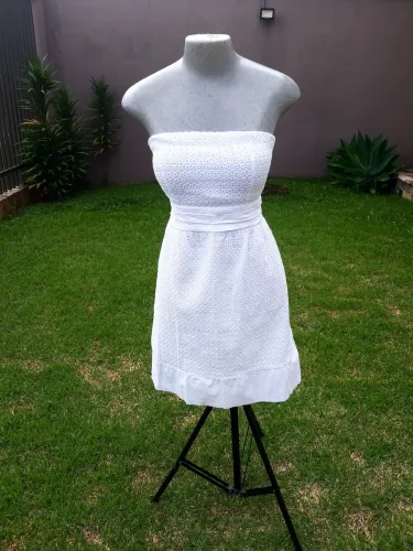 vestido lese branco curto tomara que caia tam.p