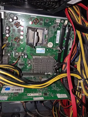 Placa mãe ddr3 com defeito, dual core e 4 gb ram 2x2
