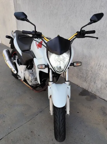 CB 300R 2014 BRANCO TRICOLD