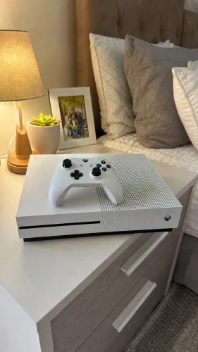 Xbox One S 1TB Branco + Controle Original + Jogo