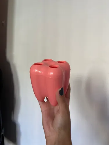 Porta escova de dente em formato de dente rosa 