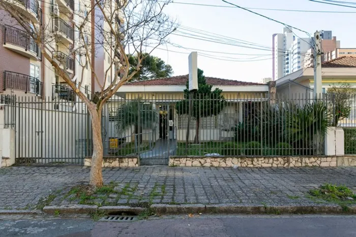 Casa comercial no Champagnat - ARYA 1