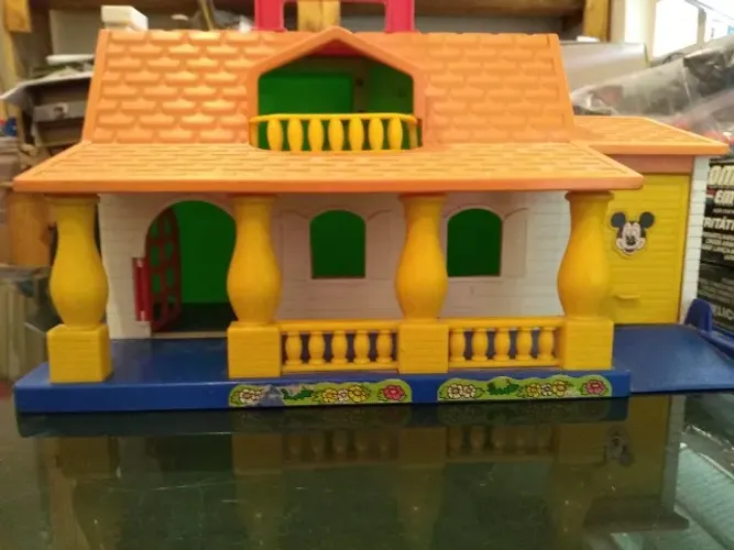 casinha do Mickey anos 90 com acessórios