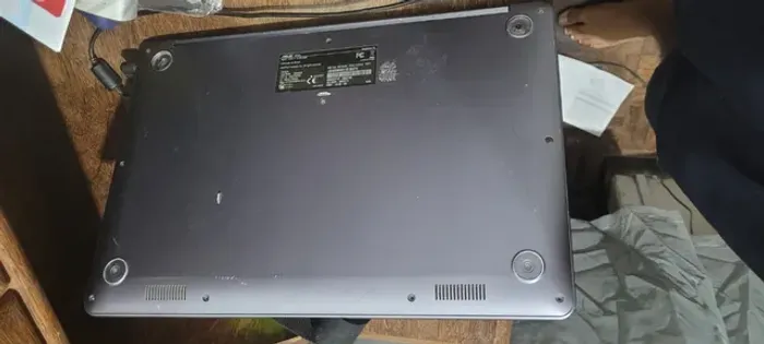 Notebook Asus Tela IPS 16 GB de memoria 250 SSD.
