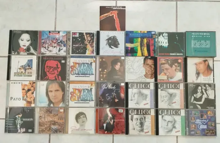Vendo CDs e DVDs Originais Nacionais e Internacionais - Só Relíquias, venha conferir! 
