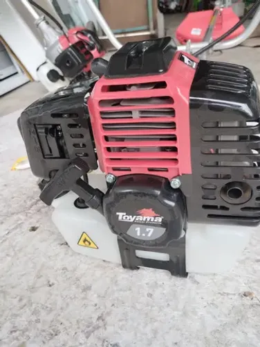 Roçadeira Toyama rt43lb
