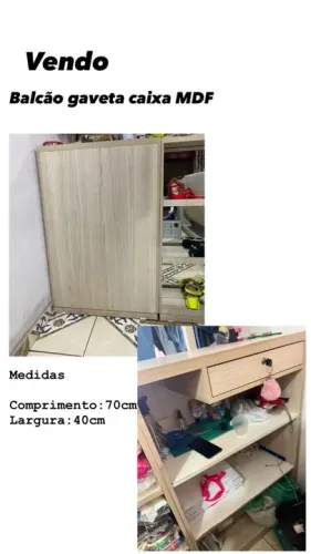 Balcão caixa com expositor de mercadoria