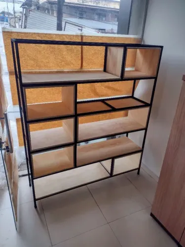 Prateleira estilo industrial