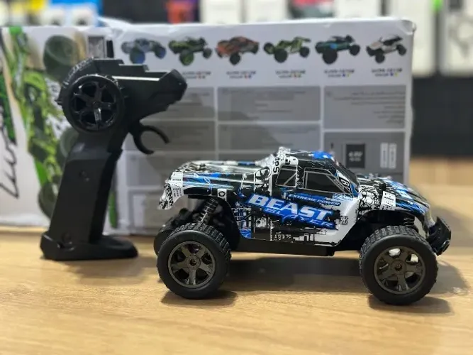 Carro de Controle Remoto Monster velocidade 20Km/h.