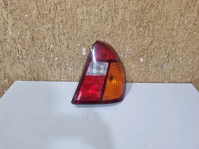 Lanterna direita Clio Sedan 2001/2002/2003/2004