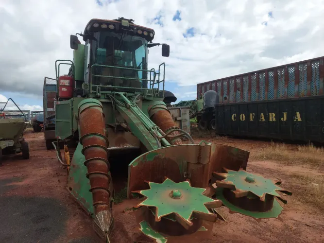 Colhedeira de Cana John Deere
