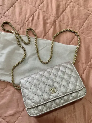 Vendo Bolsa na cor Prata com dourado 