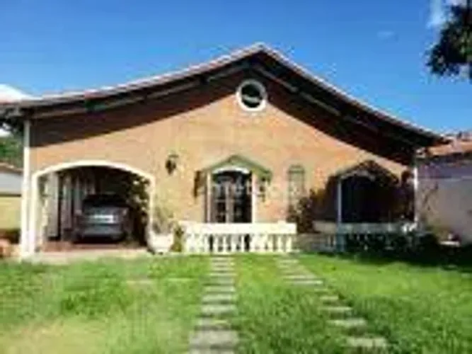 Casa com 3 quartos à venda, 300 m² por R$ 1.500.000 - Bairro Itapema - Guararema/SP