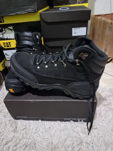 Bota oakley preta (aceito cartão)