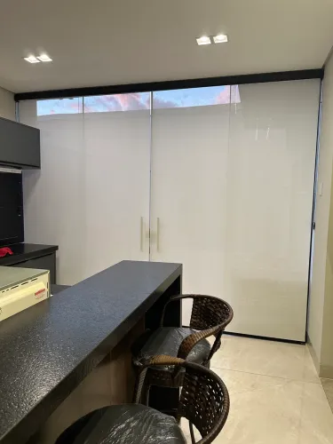 Cortinas e Persianas 