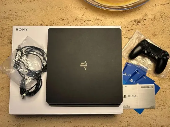 PS4 SLIM 1TB