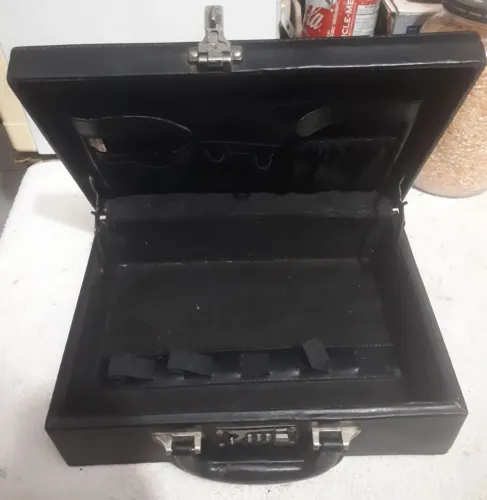 Maleta executiva preta (s/ fechamento)