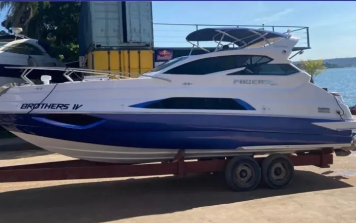 Lancha phoenix 31 pés cabinada 