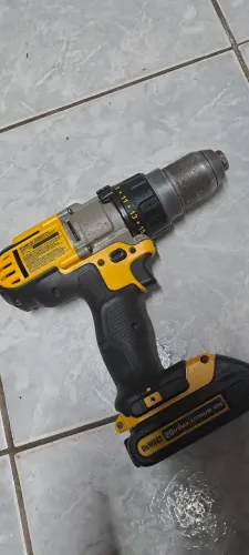 furadeira martelete e parafusadeira Dewalt  semi-nova 3 velocidades 21 torques