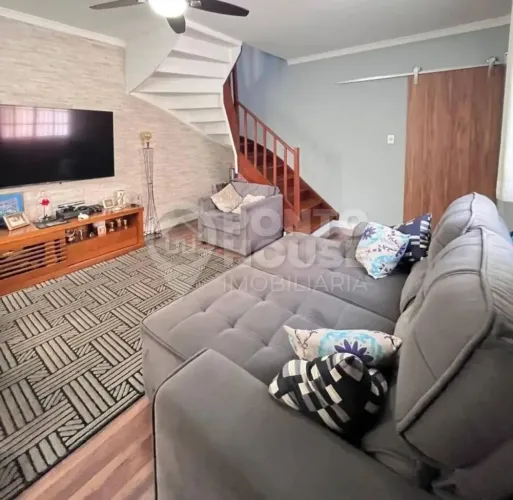 Casa à venda na Vila Gumercindo, 160m², com varanda e 1 vaga, próximo ao metrô