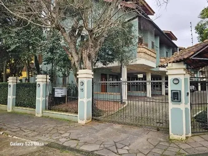 Casa Condominio em Porto Alegre, no bairro Ipanema, com 3 dormitório(s), e 3 ban