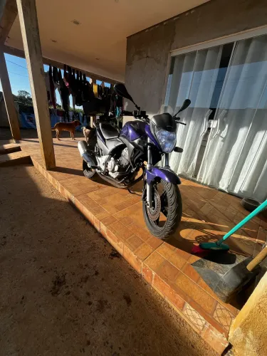 CB 300 vendo ou troco 